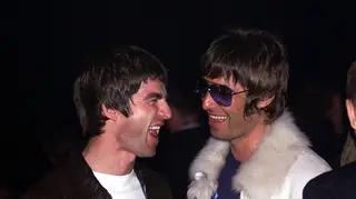 Noel and Liam gallagher in 2001