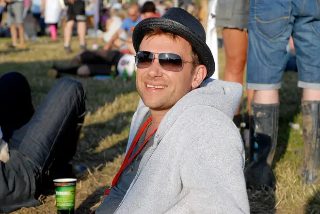 The Blur man was spotted enjoying a sit down and a pint before he headlined the Pyramid Stage in 2009