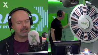 Dom sings on The Chris Moyles Show
