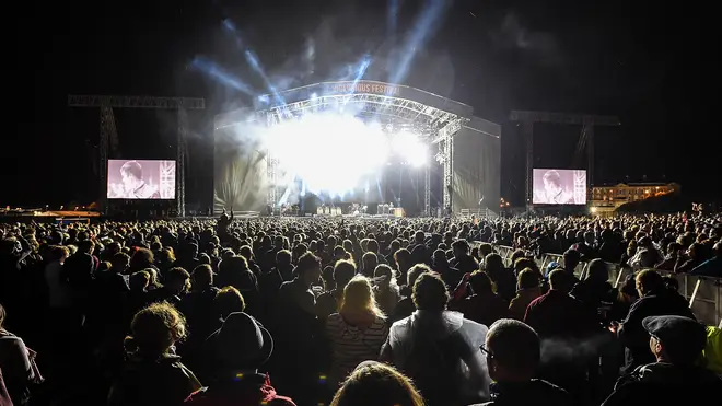 The crowd watch The Libertines at Victorious Festival in 2018.