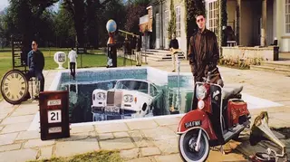 Oasis - Be Here Now album cover