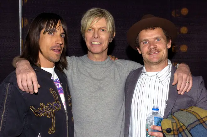 Bowie backstage with Anthonhy Kiedis and Flea of Red Hot Chili Peppers at the Greek Theatre, Los Angeles on 22 April 2004