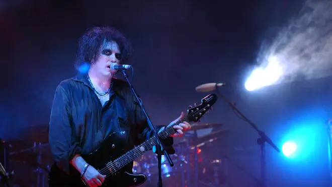 The Cure frontman Robert Smith performs on stage as part of the MTV Icon on 2004 tribute