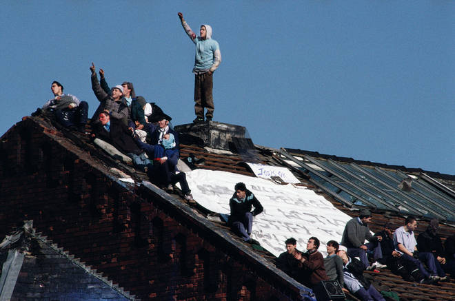 Prisoners on the roof at Strangeways in 1990