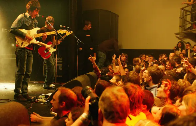 Arctic Monkeys live in 2006