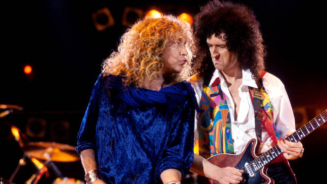 Robert Plant of Led Zeppelin performs on stage with Brian May of Queen at the Freddie Mercury Tribute Concert, 20th April 1992.