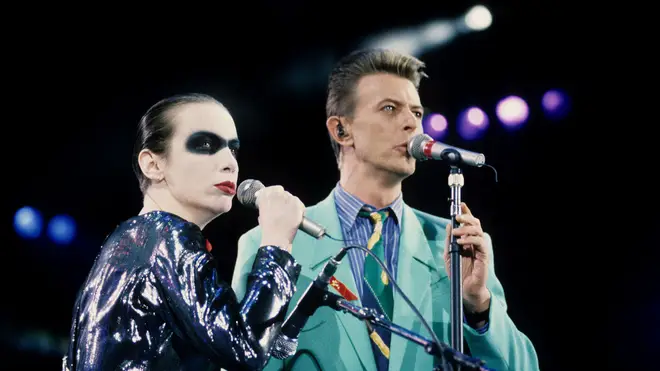 Annie Lennox and David Bowie perform Under Pressure at the Freddie Mercury Tribute Concert in 1992