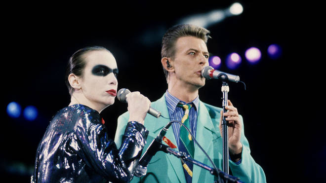 Annie Lennox and David Bowie perform Under Pressure at the Freddie Mercury Tribute Concert in 1992