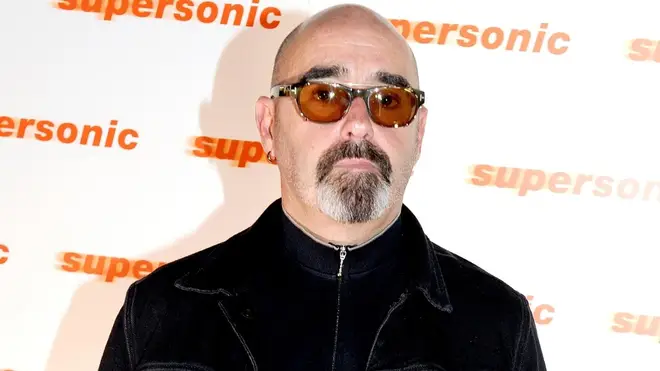Former Oasis guitarist Paul 'Bonehead' Arthurs has confirmed he has tonsil cancer