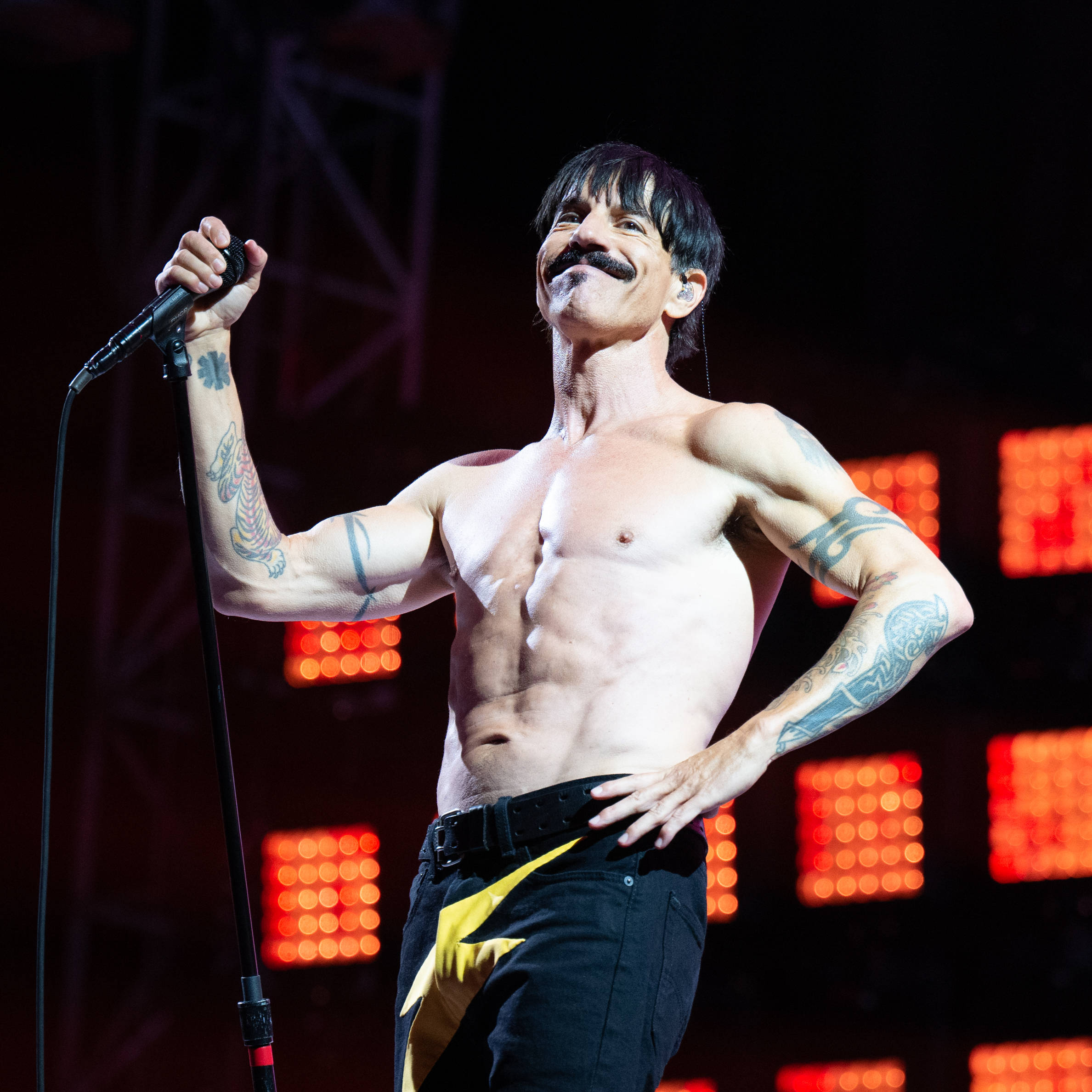 Red Hot Chili Peppers burn bright with epic career-spanning set in Barcelona: Full... - X
