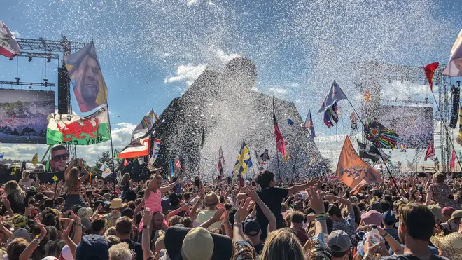 The enormous crowd at the Pyramid Stage for Kylie Minogue in 2019