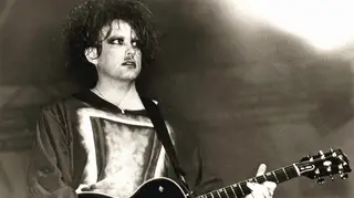 The Cure play Glastonbury in 1995
