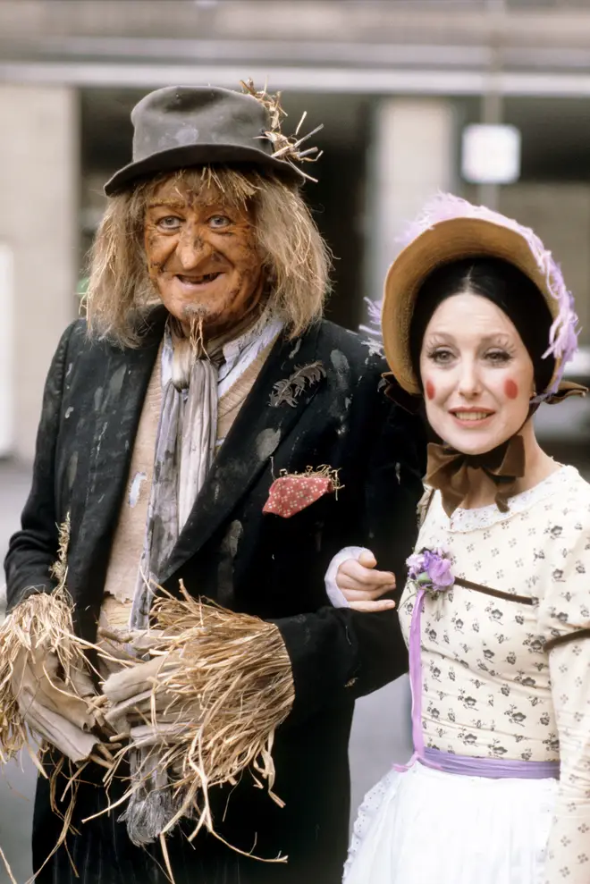 Jon Pertwee as Worzel Gummidge and Una Stubbs as Aunt Sally, February 1981