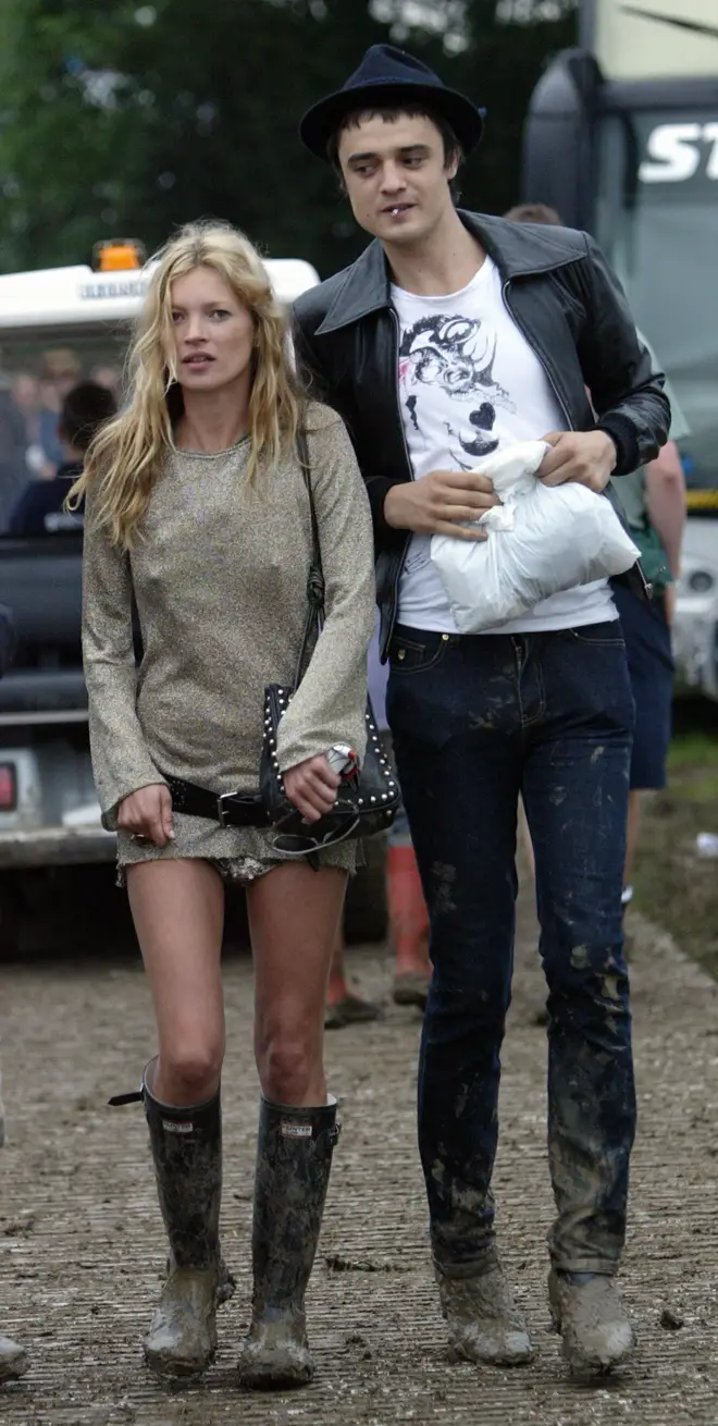 Kate Moss and Pete Doherty brave the mud at Glastonbury 2005.