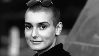 Photo of Sinéad O'Connor in 1990