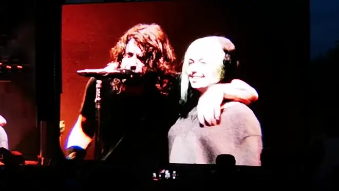 Dave Grohl sings Foo Fighters' My Hero with daughter Violet at Leeds Festival 2019