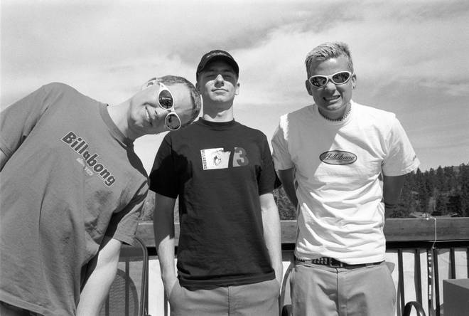 Blink 182 Pose For A Portrait In 1997